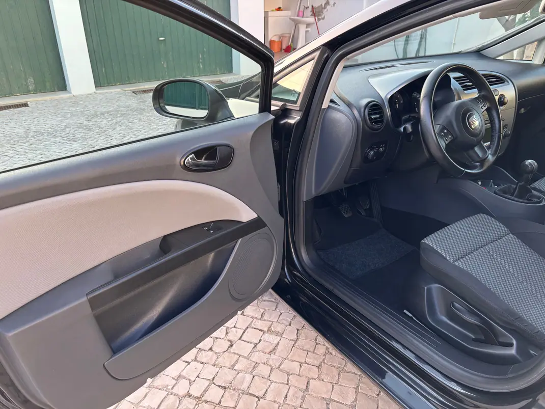 SEAT Leon 2008 - 6800 EUR, 179650 km - 179650km - foto 8 de 14