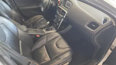 Volvo V40 Cross Country 2013 - 9900 EUR, 239930 km - AUTO.MOTO.pt - 239930km - foto 47 de 55