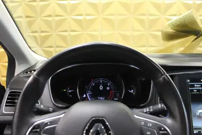 Renault Mégane Sport Tourer 2020 - 16790 EUR, 137000 km - AUTO.MOTO.pt - 137000km - foto 22 de 37