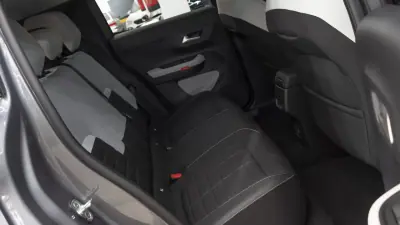 Citroën e-C3 2025 - 21750 EUR, 18000 km - 18000km - foto 10 de 31