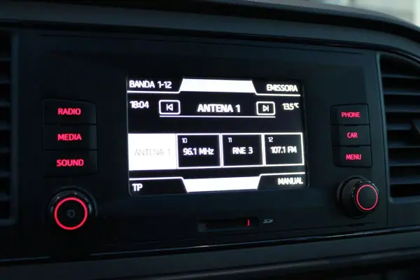 SEAT Leon 2013 - 10900 EUR, 140335 km - AUTO.MOTO.pt - 140335km - foto 12 de 16