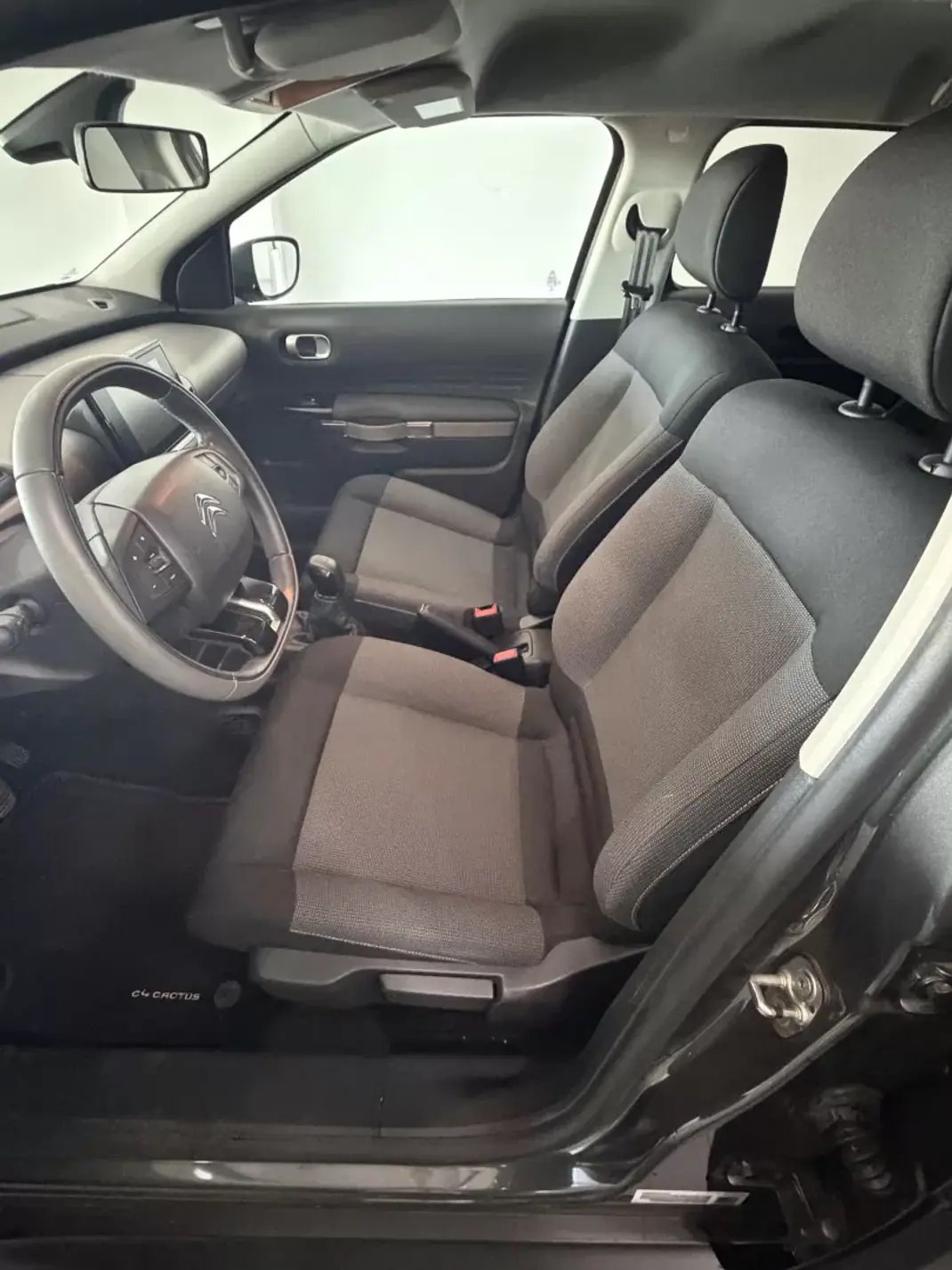 Citroën C4 Cactus 2017 - 12500 EUR, 70000 km - AUTO.MOTO.pt - 70000km - foto 5 de 14