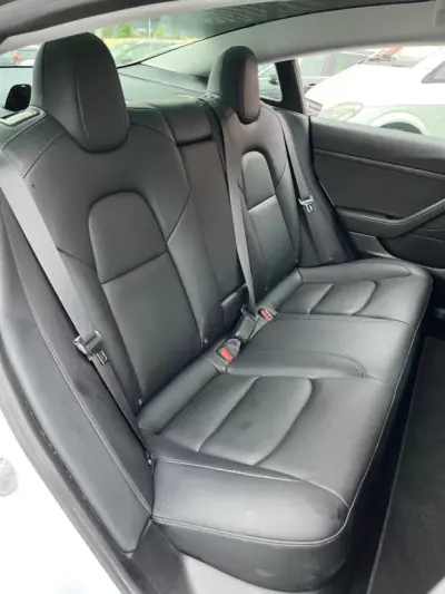 Tesla Model 3 2020 - 23990 EUR, 81000 km - AUTO.MOTO.pt - 81000km - foto 13 de 17