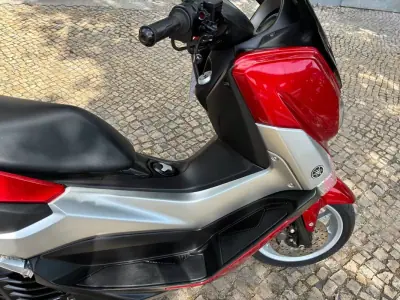 Yamaha NMAX 2016 - 2350 EUR, 7993 km - AUTO.MOTO.pt - 7993km - foto 6 de 11