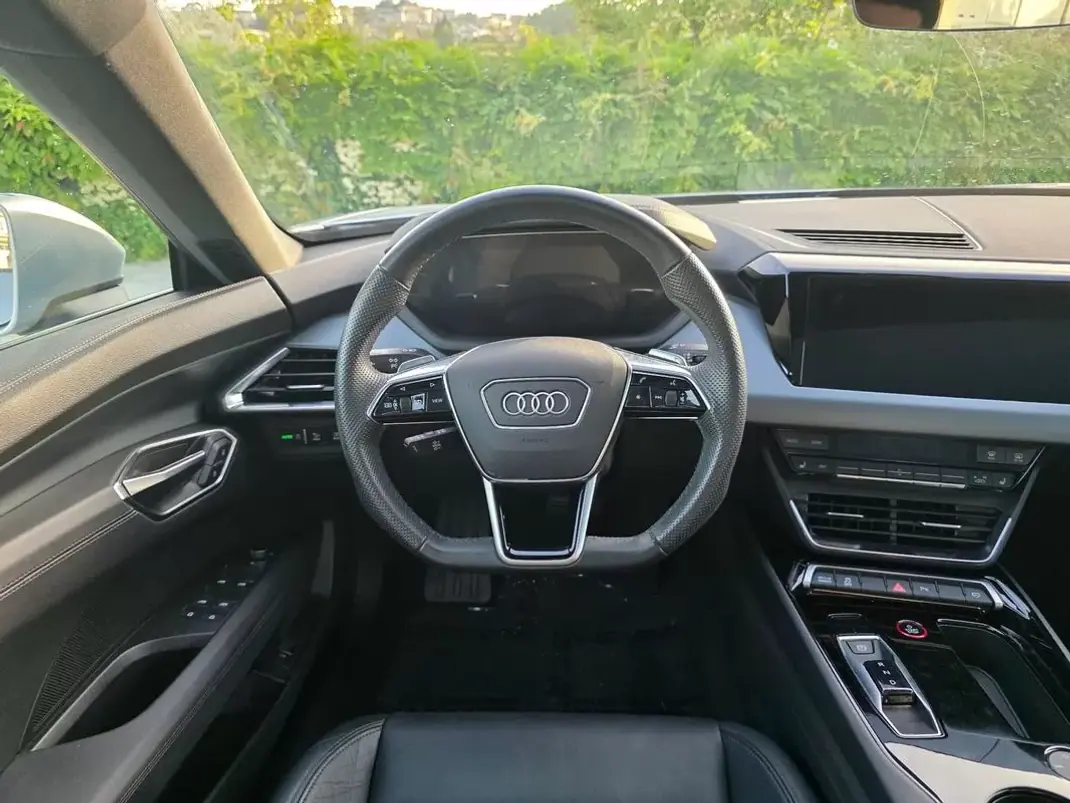 Audi e-tron GT 2021 - 52499 EUR, 100000 km - AUTO.MOTO.pt - 100000km - foto 27 de 46