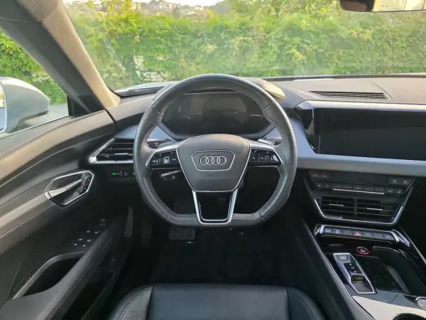 Audi e-tron GT 2021 - 52499 EUR, 100000 km - AUTO.MOTO.pt - 100000km - foto 27 de 46