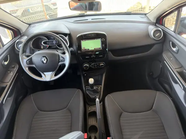 Renault Clio 2018 - 9990 EUR, 156000 km - AUTO.MOTO.pt - 156000km - foto 10 de 18