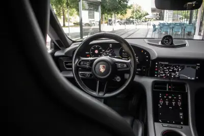 Porsche Taycan 2021 - 59890 EUR, 67644 km - AUTO.MOTO.pt - 67644km - foto 39 de 50