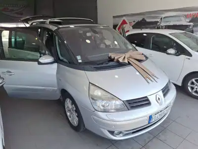 Renault Grand Espace 2006 - 5490 EUR, 260000 km - AUTO.MOTO.pt - 260000km - foto 6 de 10