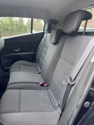 Renault Mégane 2014 - 9500 EUR, 146170 km - AUTO.MOTO.pt - 146170km - foto 10 de 19