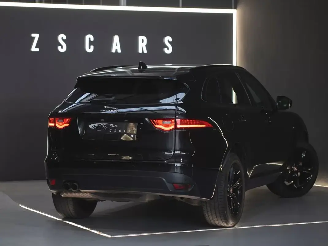 Jaguar F-Pace 2017 - 24990 EUR, 151545 km - AUTO.MOTO.pt - 151545km - foto 5 de 23