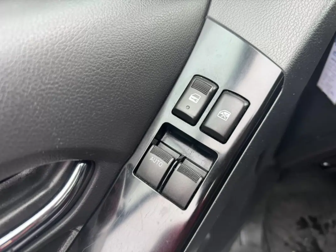 Isuzu 2019 - 21900 EUR, 171159 km - AUTO.MOTO.pt - 171159km - foto 7 de 12