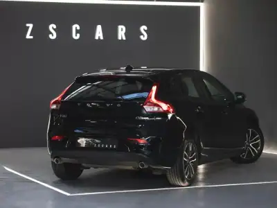 Volvo V40 2019 - 15990 EUR, 101000 km - AUTO.MOTO.pt - 101000km - foto 6 de 21