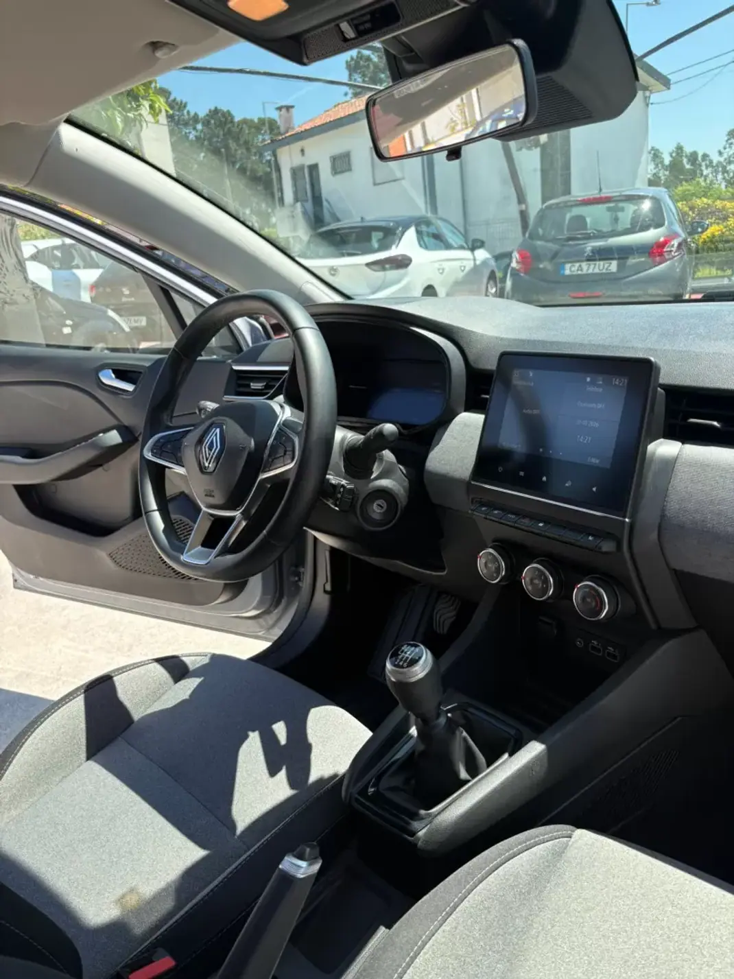 Renault Clio 2024 - 17700 EUR, 48000 km - AUTO.MOTO.pt - 48000km - foto 17 de 17