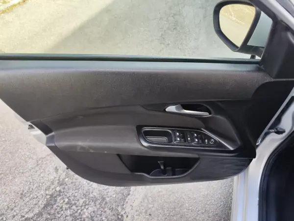 Fiat Tipo Station Wagon 2019 - 10780 EUR, 103800 km - AUTO.MOTO.pt - 103800km - foto 25 de 38