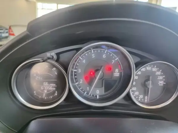 Mazda MX-5 2017 - 23500 EUR, 67000 km - AUTO.MOTO.pt - 67000km - foto 26 de 34
