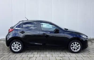 Mazda 2 2015 - 11500 EUR, 75000 km - AUTO.MOTO.pt - 75000km - foto 6 de 33