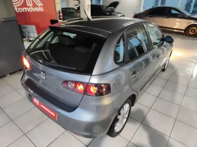 SEAT Ibiza 2007 - 3950 EUR, 300900 km - AUTO.MOTO.pt - 300900km - foto 12 de 30