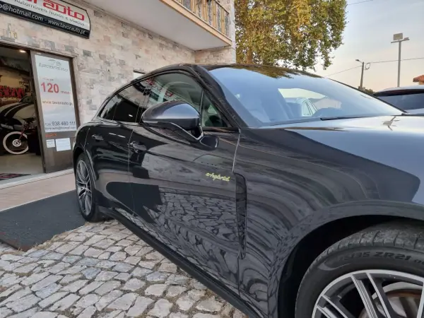 Porsche Panamera Sport Turismo 2018 - 84990 EUR, 147000 km - AUTO.MOTO.pt - 147000km - foto 27 de 50