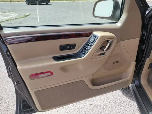 Jeep Grand Cherokee 2000 - 6490 EUR, 221450 km - AUTO.MOTO.pt - 221450km - foto 21 de 39