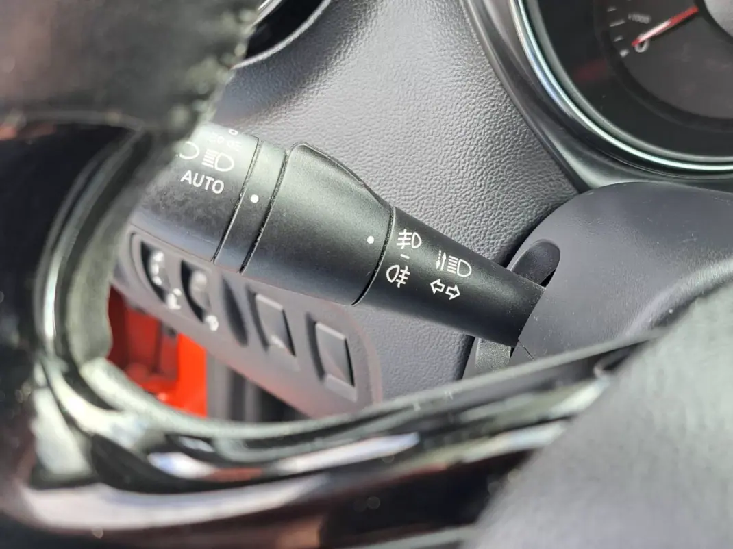 Renault Captur 2016 - 11450 EUR, 165268 km - AUTO.MOTO.pt - 165268km - foto 30 de 41