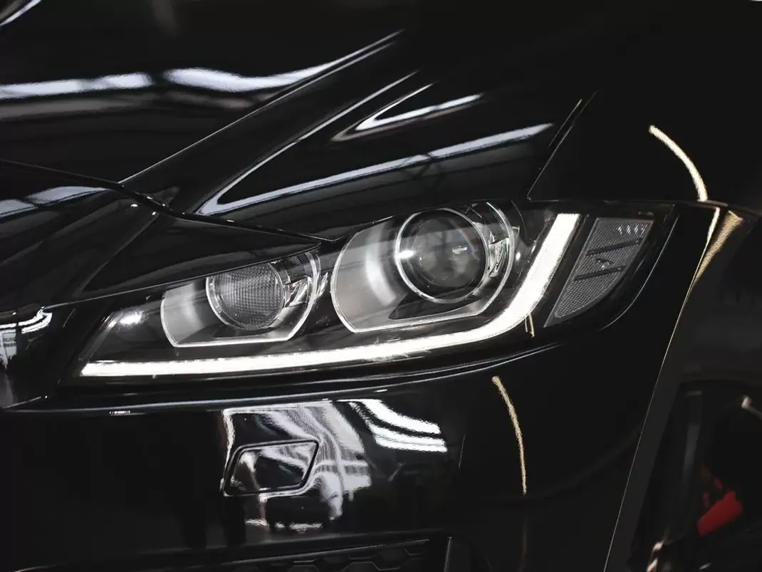 Jaguar F-Pace 2017 - 24990 EUR, 151545 km - AUTO.MOTO.pt - 151545km - foto 9 de 23