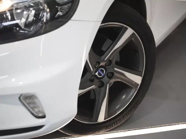 Volvo V40 2015 - 12990 EUR, 117267 km - AUTO.MOTO.pt - 117267km - foto 7 de 17