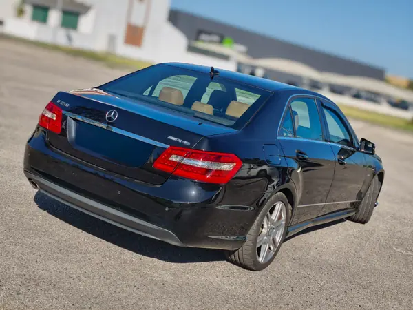 Mercedes-Benz E 250 2010 - 13750 EUR, 275000 km - AUTO.MOTO.pt - 275000km - foto 10 de 17