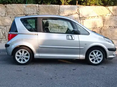 Peugeot 1007 2005 - 5990 EUR, 189500 km - AUTO.MOTO.pt - 189500km - foto 3 de 12
