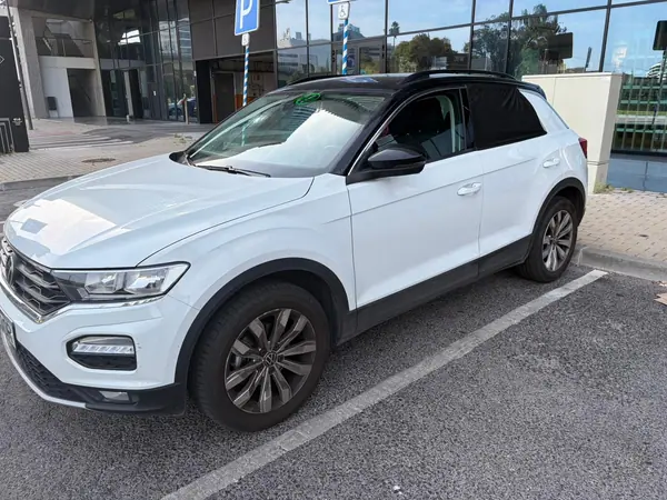 Volkswagen T-Roc 2021 - 19990 EUR, 42240 km - AUTO.MOTO.pt - 42240km - foto 3 de 9
