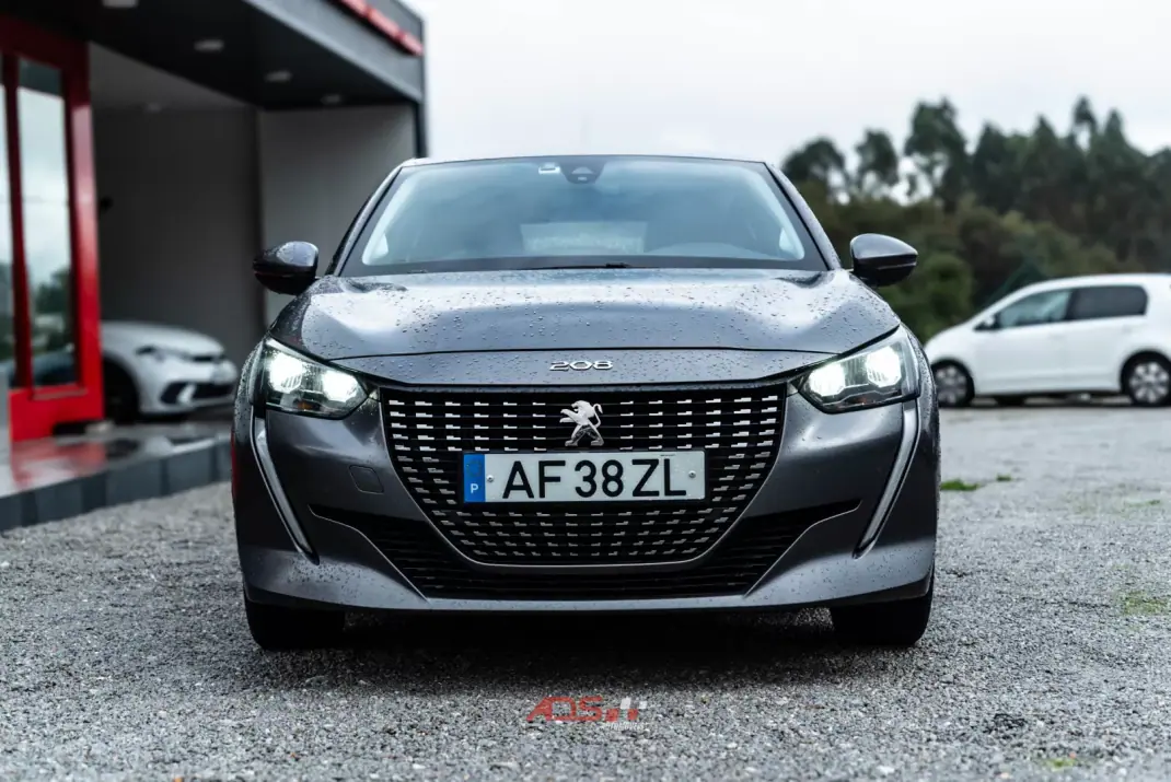 Peugeot 208 2021 - 10990 EUR, 57000 km - 57000km - foto 3 de 18