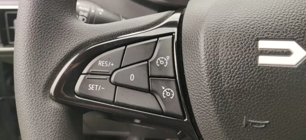 Dacia Sandero 2025 - 16990 EUR, 2000 km - AUTO.MOTO.pt - 2000km - foto 30 de 39