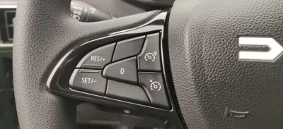 Dacia Sandero 2025 - 16990 EUR, 2000 km - AUTO.MOTO.pt - 2000km - foto 30 de 39