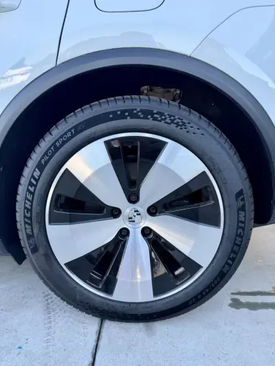 Porsche Macan 2025 - 79900 EUR, 19000 km - 19000km - foto 13 de 18