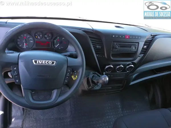 Iveco 2015 - 17850 EUR, 206000 km - AUTO.MOTO.pt - 206000km - foto 13 de 15