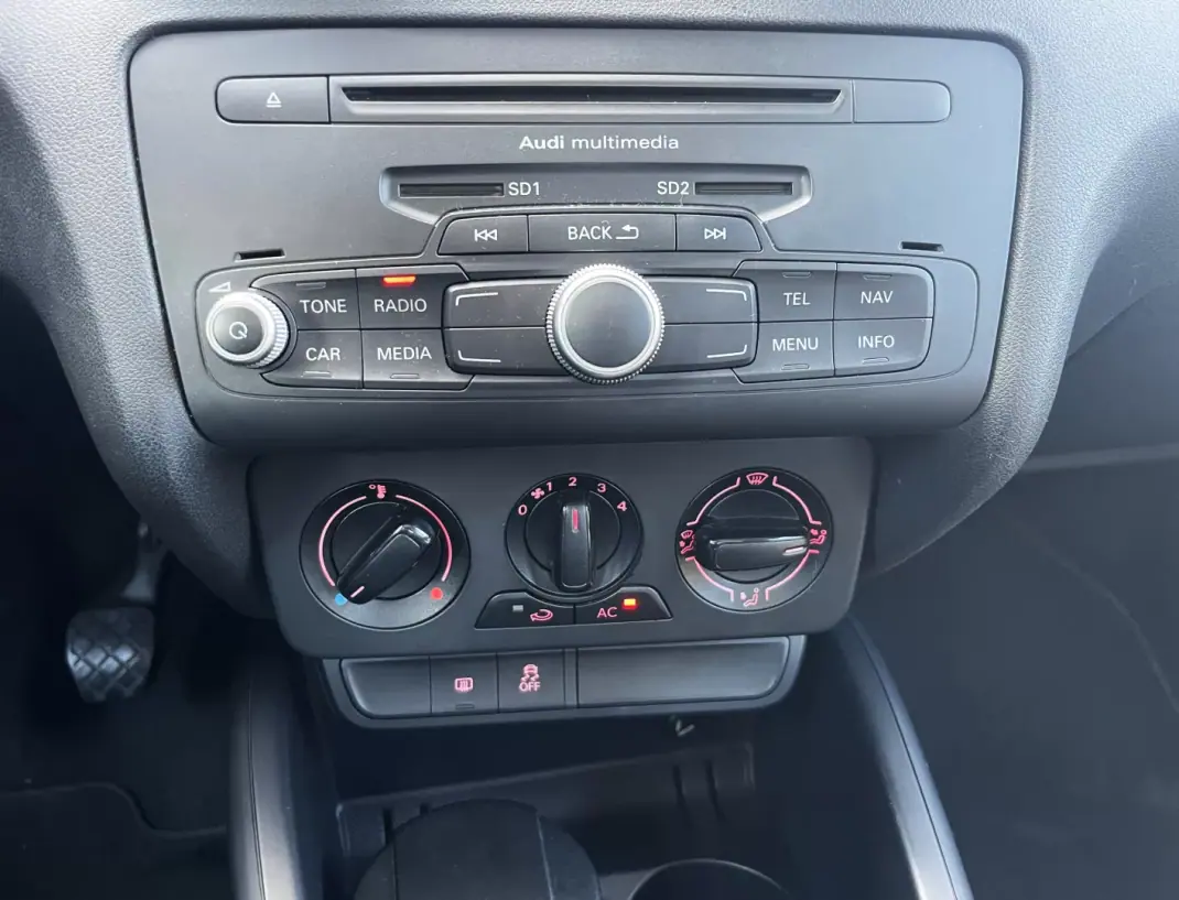 Audi A1 Sportback 2013 - 10990 EUR, 275155 km - AUTO.MOTO.pt - 275155km - foto 16 de 19