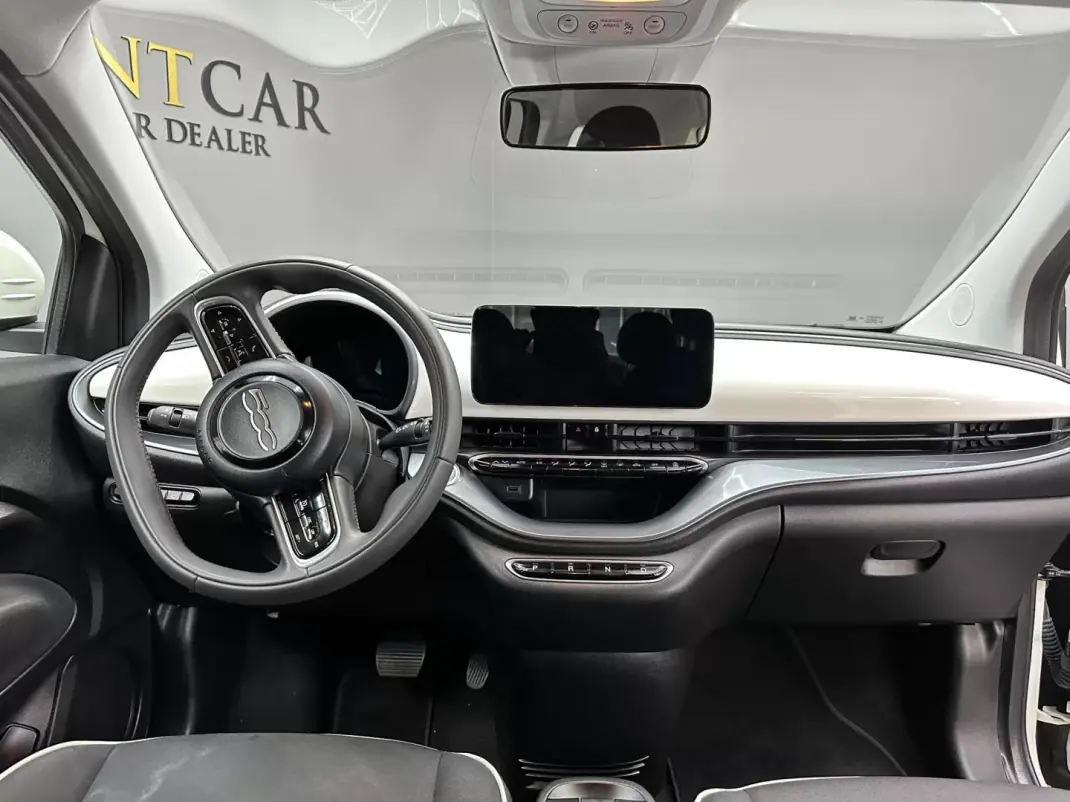 Fiat 500e 2023 - 16400 EUR, 14615 km - 14615km - foto 6 de 8
