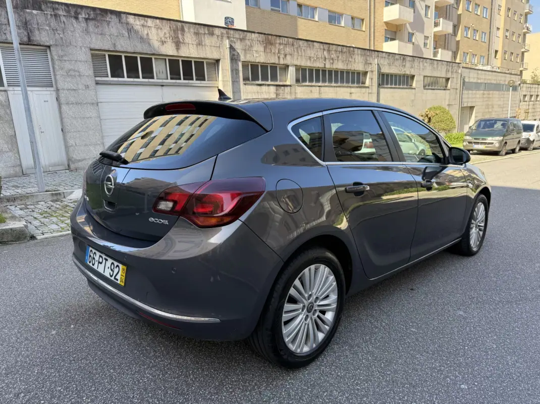 Opel Astra 2015 - 9950 EUR, 112000 km - AUTO.MOTO.pt - 112000km - foto 4 de 12