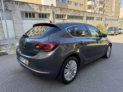 Opel Astra 2015 - 9950 EUR, 112000 km - AUTO.MOTO.pt - 112000km - foto 4 de 12