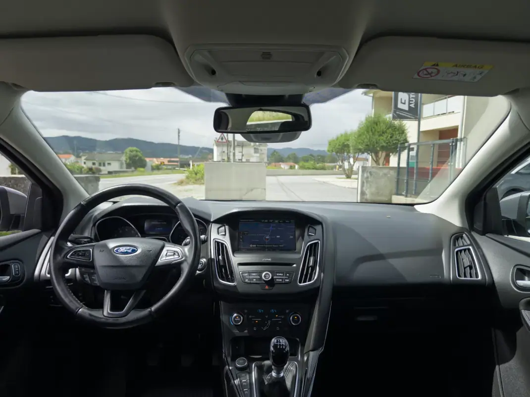 Ford Focus 2016 - 9990 EUR, 103000 km - AUTO.MOTO.pt - 103000km - foto 12 de 42
