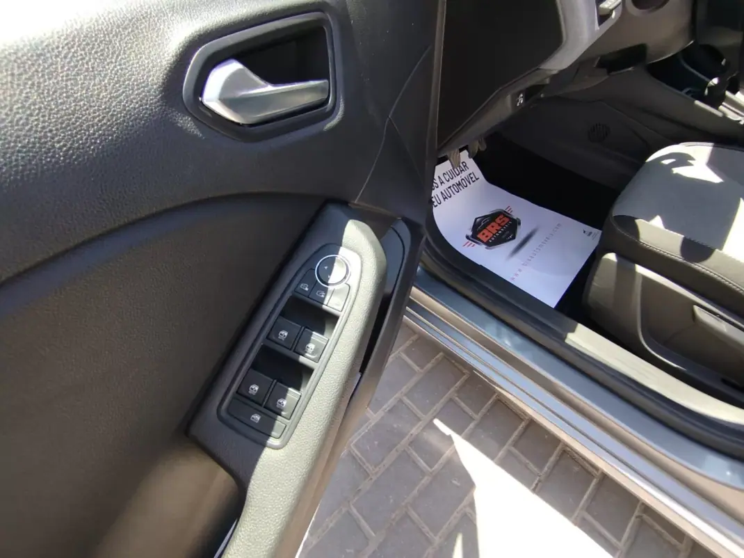 Renault Clio 2024 - 17950 EUR, 38388 km - 38388km - foto 13 de 21