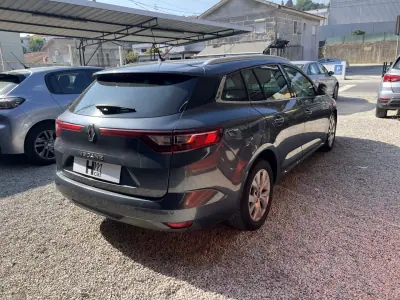 Renault Mégane Sport Tourer 2019 - 12500 EUR, 232000 km - AUTO.MOTO.pt - 232000km - foto 5 de 16