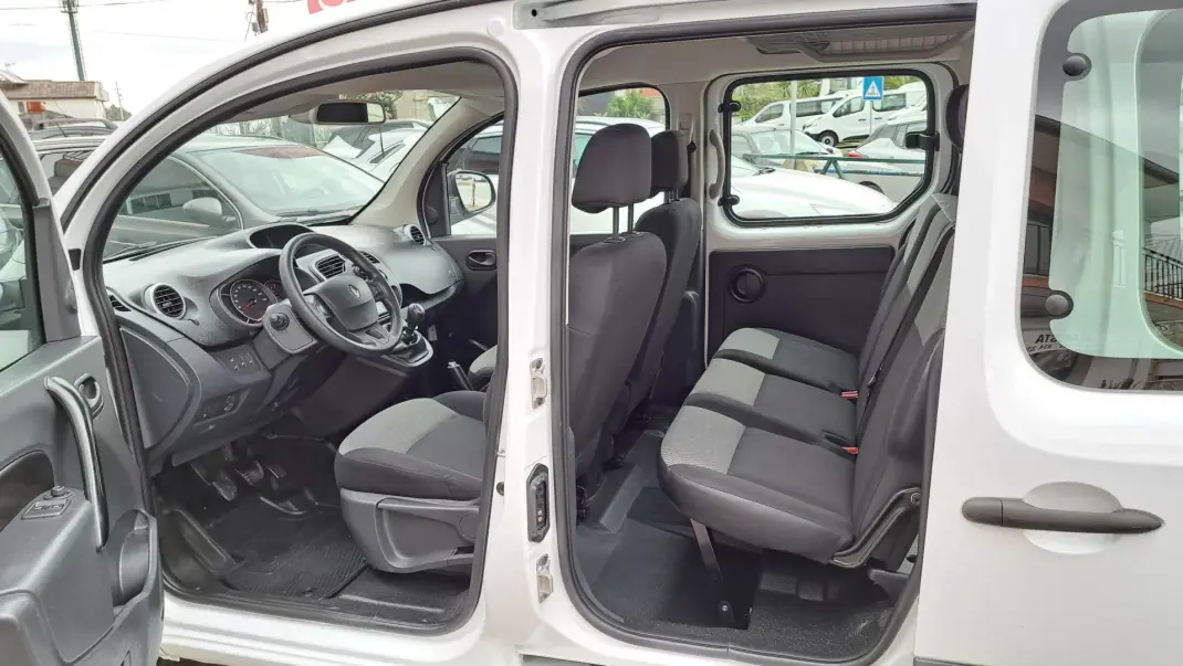 Renault TRAFIC L2H1 125CV 2019 - 19900 EUR, 106110 km - AUTO.MOTO.pt - 106110km - foto 9 de 24