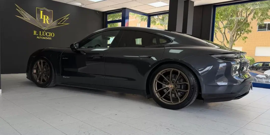 Porsche Taycan 2023 - 69000 EUR, 84534 km - AUTO.MOTO.pt - 84534km - foto 15 de 39