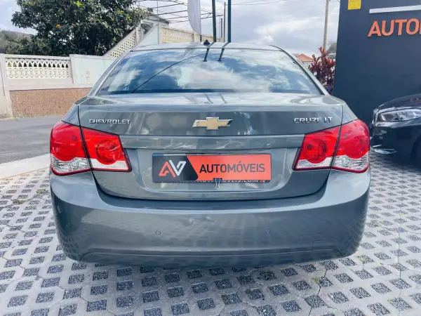 Chevrolet Cruze 2009 - 5250 EUR, 230326 km - AUTO.MOTO.pt - 230326km - foto 6 de 12