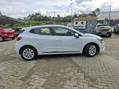Renault Clio 2021 - 17000 EUR, 58800 km - AUTO.MOTO.pt - 58800km - foto 5 de 24