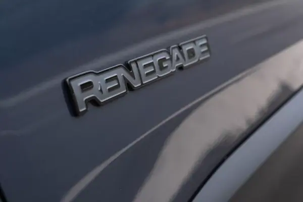 Jeep Renegade 2022 - 20950 EUR, 100930 km - AUTO.MOTO.pt - 100930km - foto 5 de 25