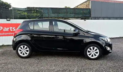 Hyundai i20 2012 - 7490 EUR, 172563 km - AUTO.MOTO.pt - 172563km - foto 9 de 23
