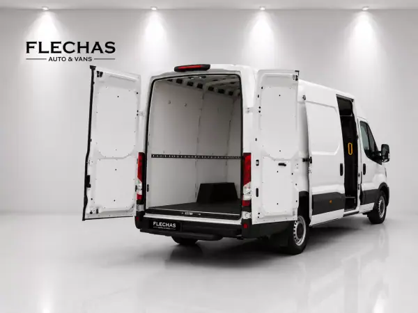 Iveco Daily 2024 - 36000 EUR, 55000 km - AUTO.MOTO.pt - 55000km - foto 3 de 11