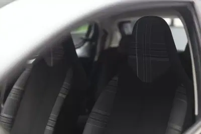 Peugeot 108 2017 - 9500 EUR, 49390 km - AUTO.MOTO.pt - 49390km - foto 27 de 45